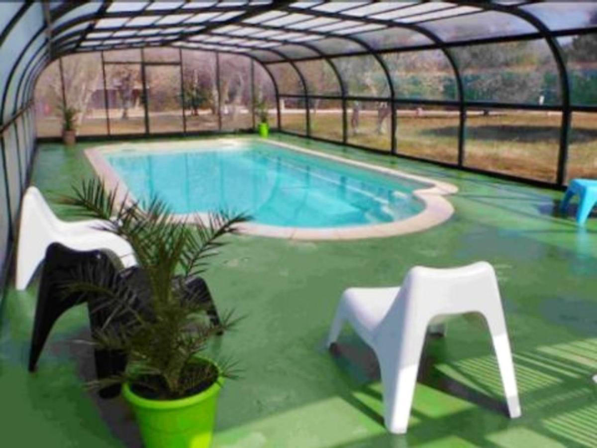 Bungalow de 2 chambres avec piscine partagee terrasse amenagee et wifi a Mejannes le Clap Extérieur photo